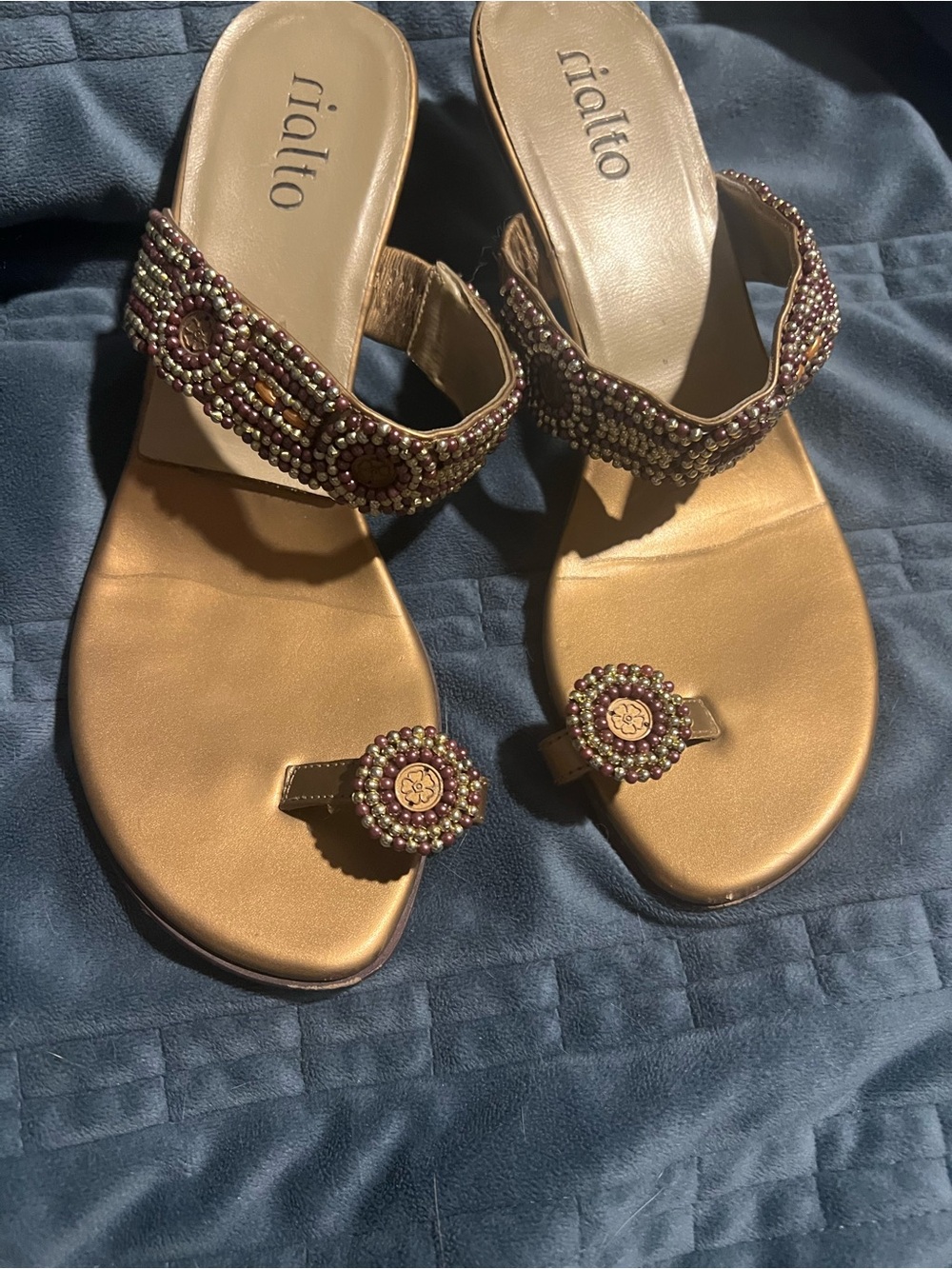 VTG Rialto Gold and Bronze Beaded Toe-Ring low heel Sandals sz 6.5